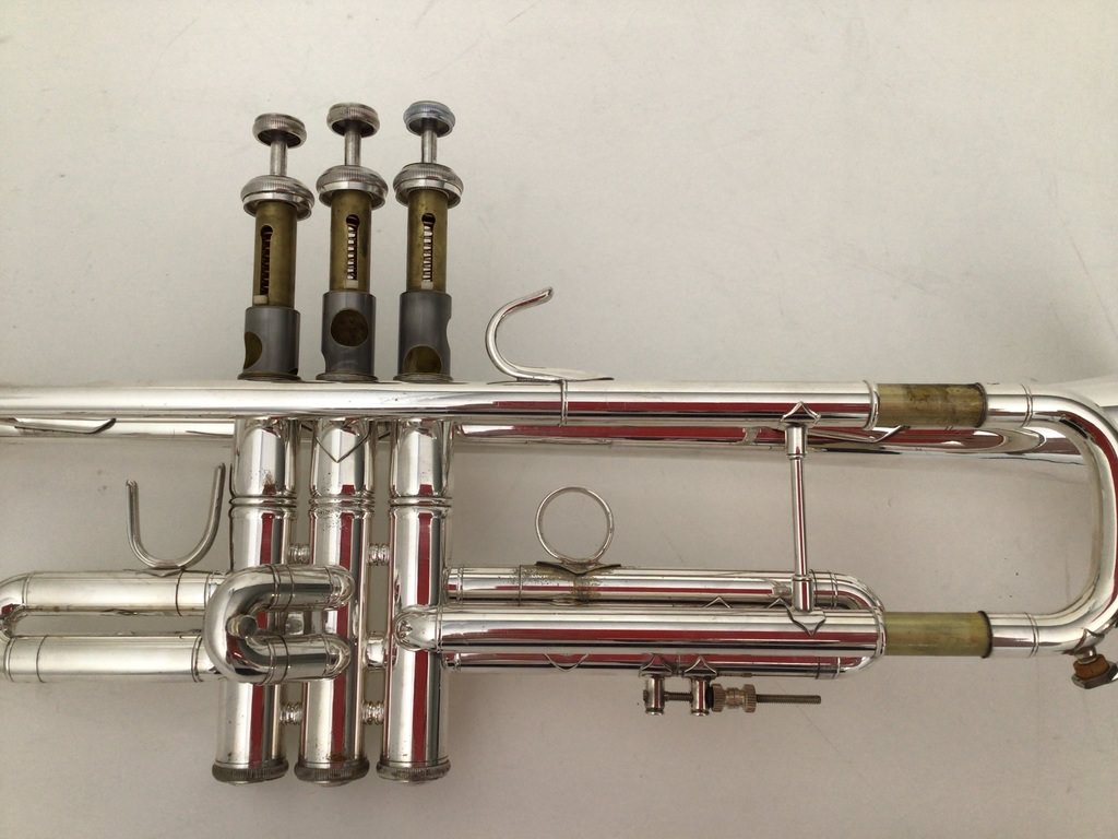 Buy Pre owned Bb Trumpet Holton 101 LT Silver Plated? Order online 