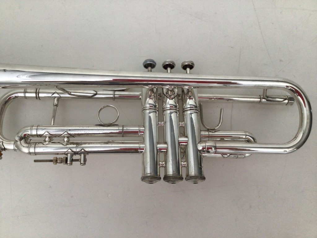 Buy Pre owned Bb Trumpet Holton 101 LT Silver Plated? Order online 