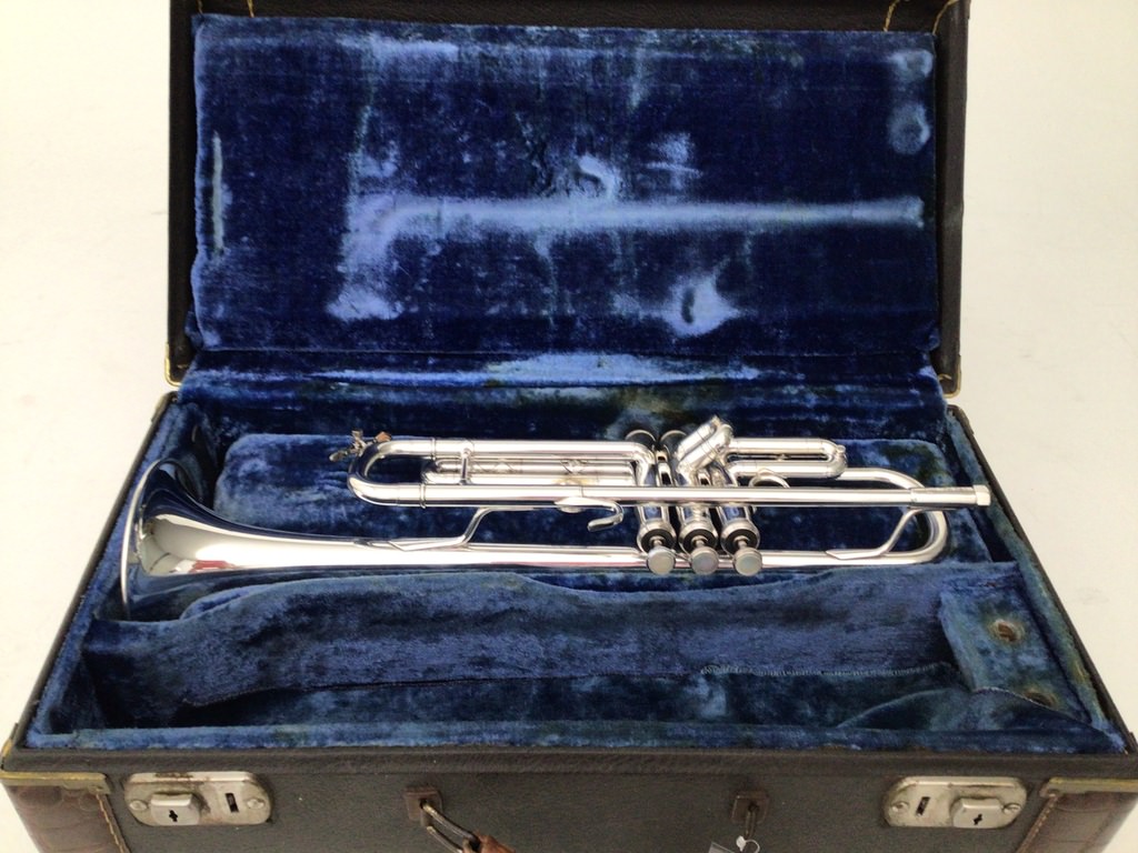 Buy Pre owned Bb Trumpet Holton 101 LT Silver Plated? Order online 