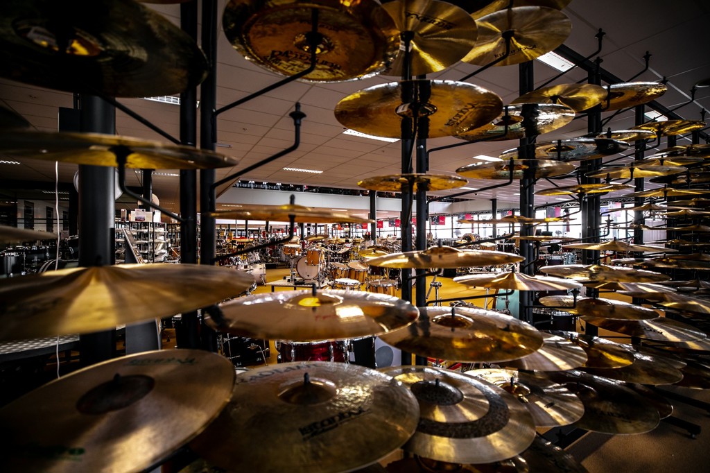 Il Recrée Les Instruments De Musique Du Moyen Âge